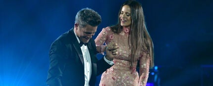 Rosalía y Alejandro Sanz en la gala Person of the Year de los Latin Grammy 2017