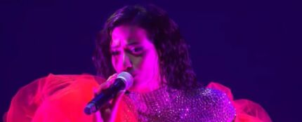 Chanel, durante su actuación en los Premios Ídolo 2024.