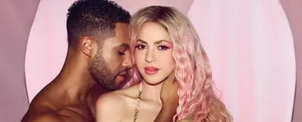 Shakira junto al actor Lucien Laviscount, protagonista del videoclip de 'Puntería'. Shakira junto al actor Lucien Laviscount, protagonista del videoclip de 'Puntería'.