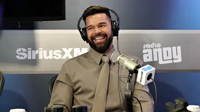 Ricky Martin desvela que su padre le animó a hacer pública su homosexualidad, pero su equipo se lo desaconsejó