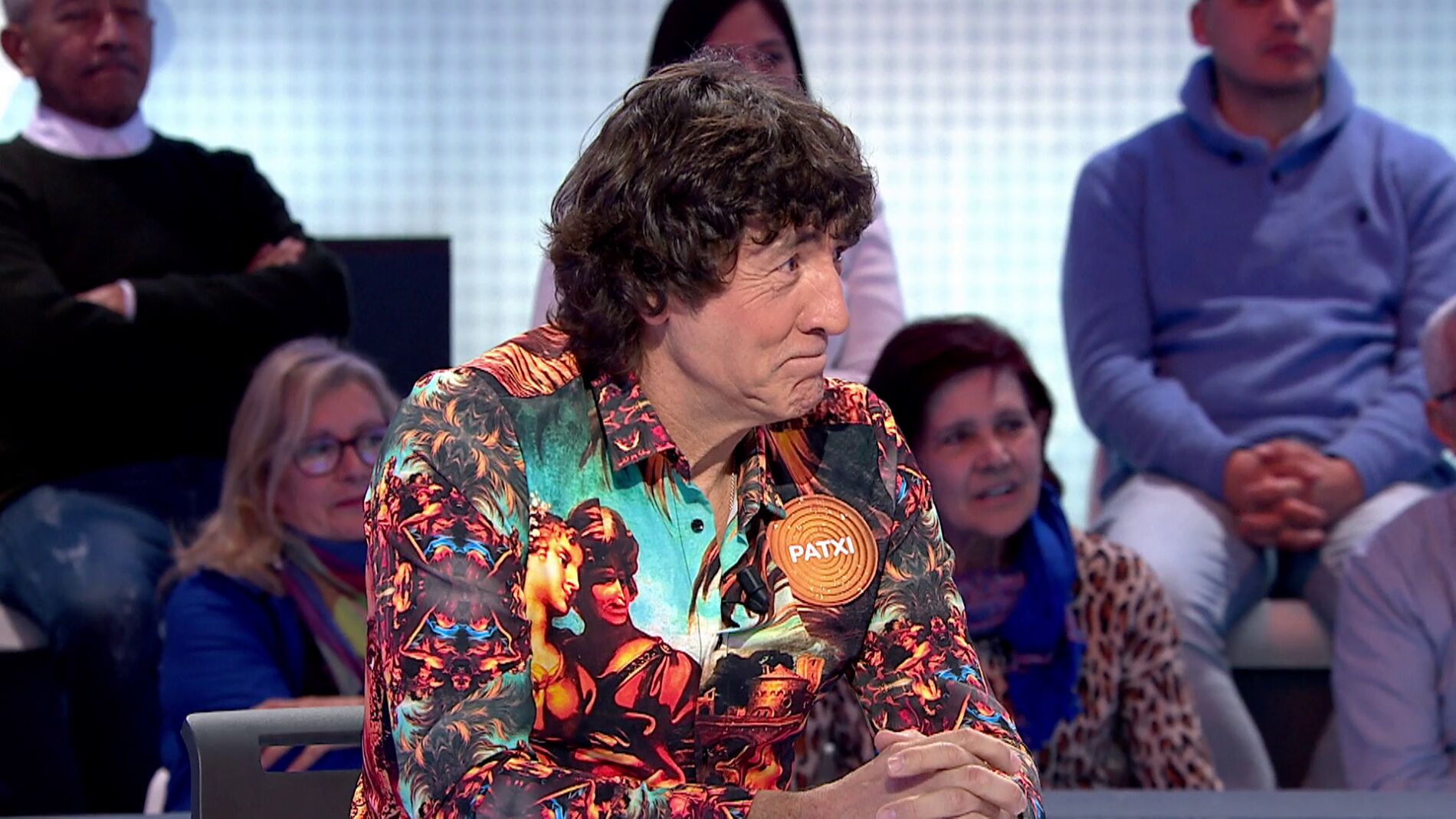 La camisa de Patxi Salinas causa furor en Pasapalabra: “Así la gente no se va a fijar en lo que acierte”
