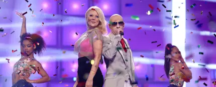 Juanra Bonet ‘siente el momento’ con Lorena Gómez imitando a Pitbull y Christina Aguilera Juanra Bonet ‘siente el momento’ con Lorena Gómez imitando a Pitbull y Christina Aguilera
