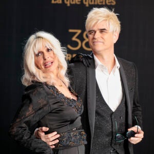 Mery Bas y Mark Dasousa, Nebulossa, en los Premios Goya 2024.