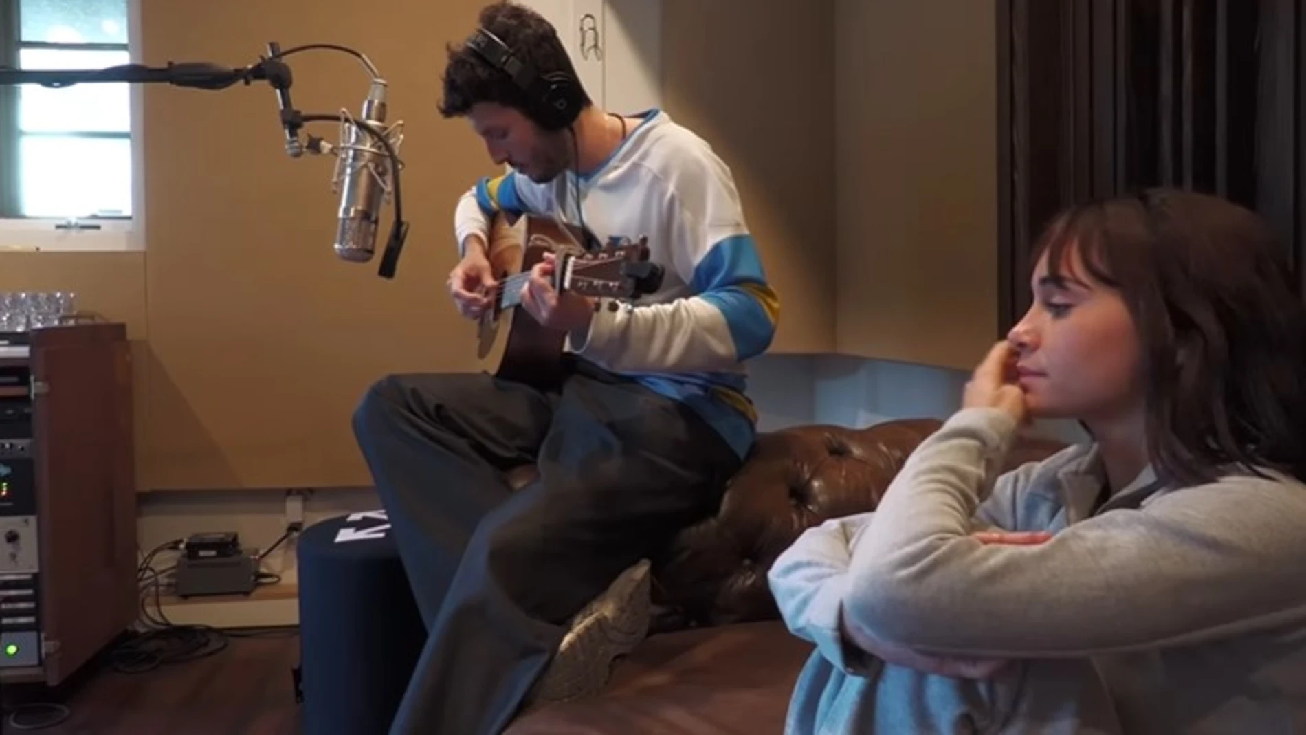 Aitana y Sebastián Yatra, en una imagen del videoclip de 'Akureyri'. Aitana y Sebastián Yatra, en una imagen del videoclip de 'Akureyri'.