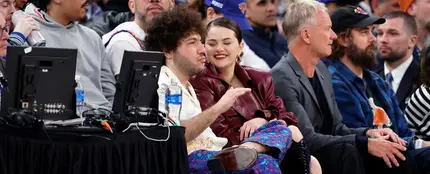 Benny Blanco reconoce que Selena Gomez hace caridad por estar con él por su aspecto físico Benny Blanco reconoce que Selena Gomez hace caridad por estar con él por su aspecto físico