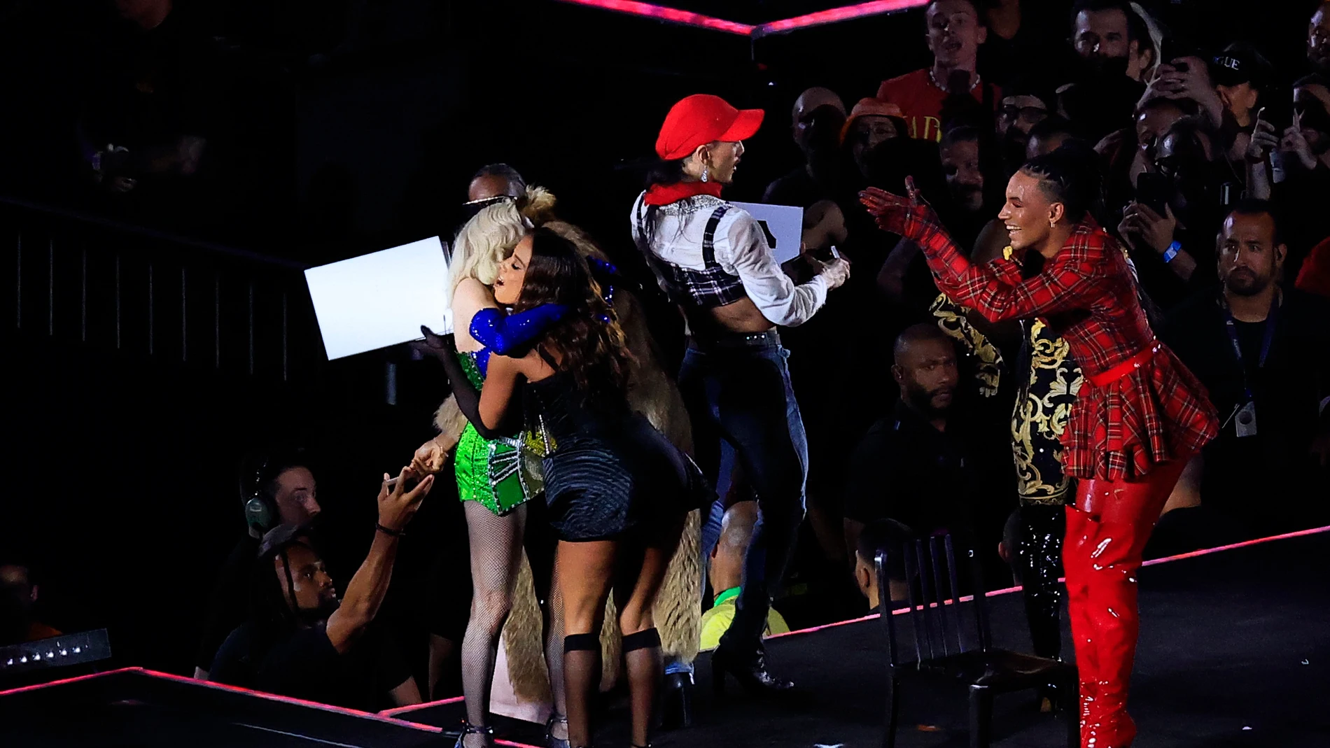 Anitta Madonna  Anitta Madonna