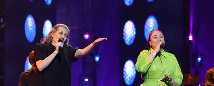El espíritu de Camela posee a Conchita: canta ‘Lágrimas de amor’ como Dioni junto a Ángeles Muñoz El espíritu de Camela posee a Conchita: canta ‘Lágrimas de amor’ como Dioni junto a Ángeles Muñoz