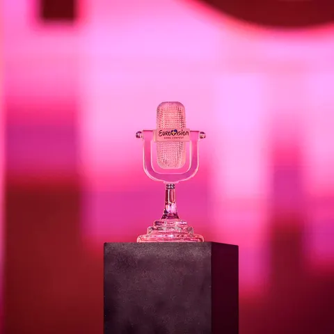 El micrófono de cristal del ganador de Eurovisión. El micrófono de cristal del ganador de Eurovisión.