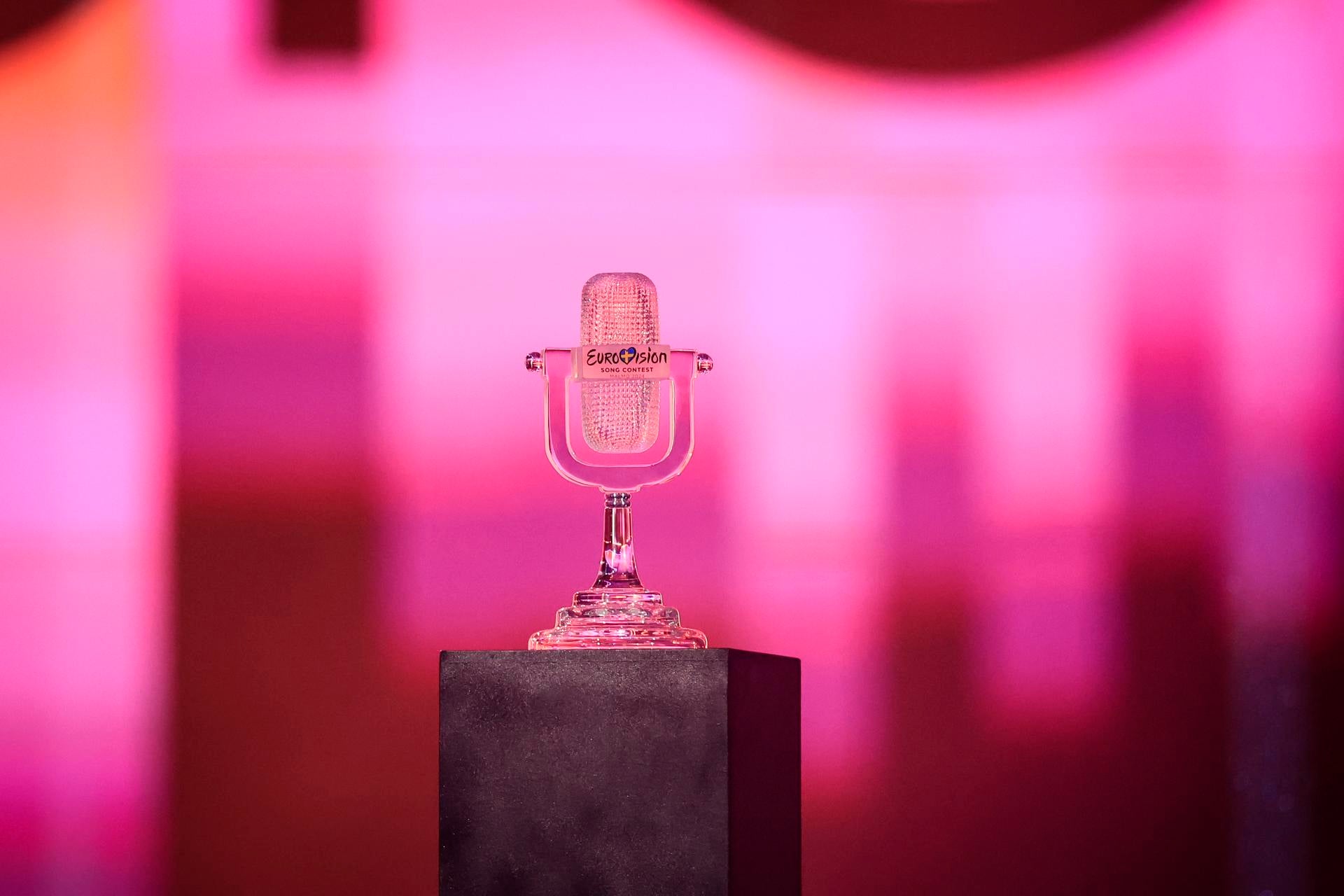 El micrófono de cristal del ganador de Eurovisión. El micrófono de cristal del ganador de Eurovisión.