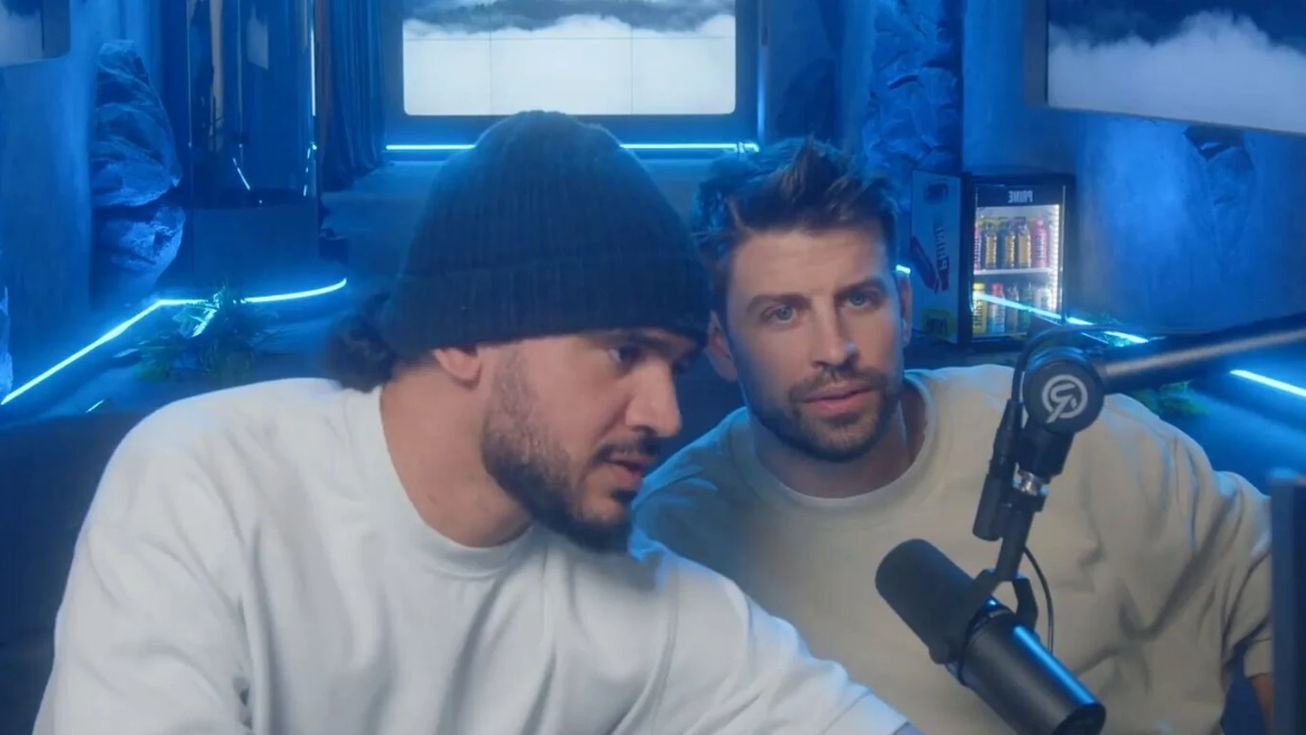 Gerard Piqué con el influencer francés AmineMaTue Gerard Piqué con el influencer francés AmineMaTue