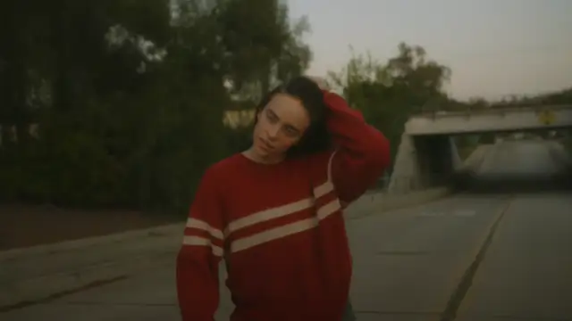 Billie Eilish en el videoclip de 'Chihiro'