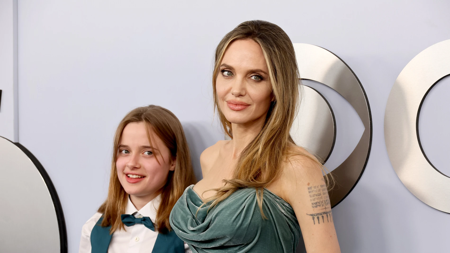 Angelina Jolie brilla con su hija Vivienne en los Premios Tonny Angelina Jolie brilla con su hija Vivienne en los Premios Tonny