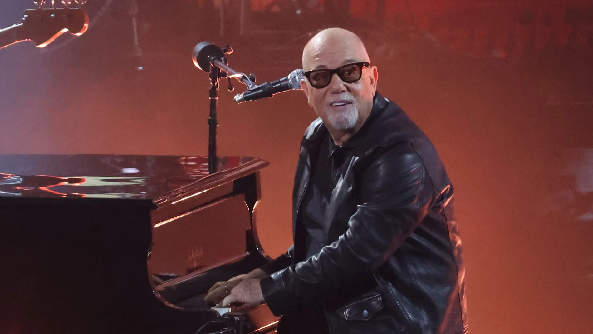 Billy Joel en los Premios Grammy 2024. Imagen de Chelsea Lauren/Shutterstock