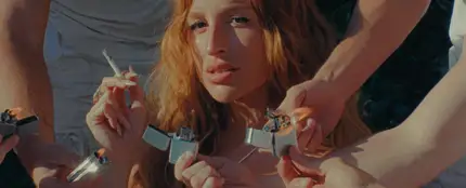 Belén Aguilera lo apuesta todo a lo varonil en el estreno de 'Como en un drama italiano' Belén Aguilera lo apuesta todo a lo varonil en el estreno de 'Como en un drama italiano'