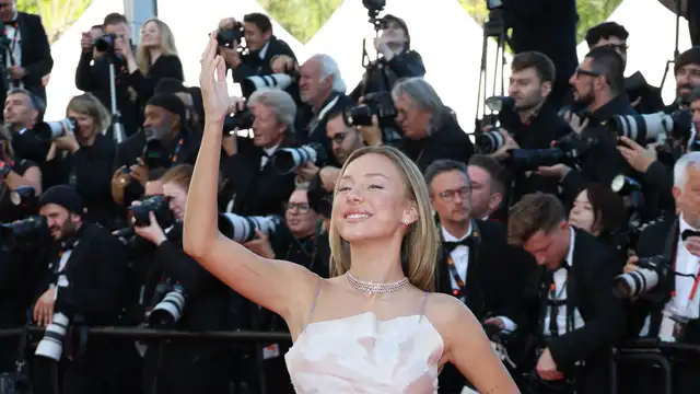 Esther Expósito en una alfombra roja