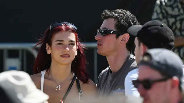 Dua Lipa y Callum Turner en el Glastonbury Festival
