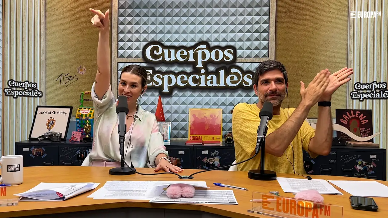 Eva grita a una nube por la menstruación Eva grita a una nube por la menstruación