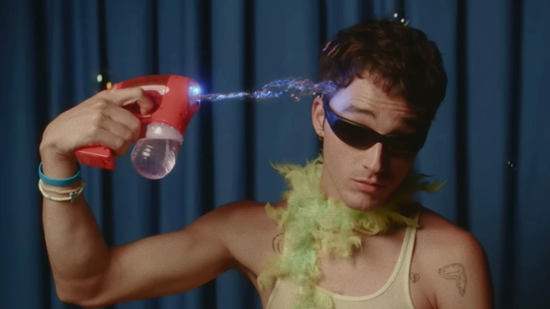 Pol Granch en el videoclip de 'Fotomatón' Pol Granch en el videoclip de 'Fotomatón'