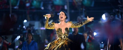 Katy Perry cantando en la Coronación de Carlos III, Rey de Inglaterra