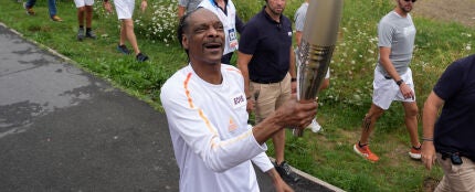 Snoop Doog con la antorcha de los Juegos Olímpicos de París 2024