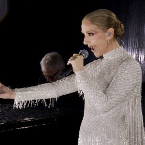  Céline Dion en su actuación para los Juegos Olímpicos de París 2024