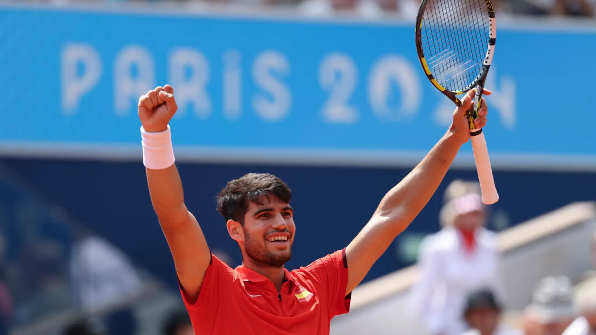 El tenista español Carlos Alcaraz celebra su victoria sobre el canadiense Felix Auger-Aliassime en su partido de semifinales de los juegos olímpicos de París 2024, este viernes en el complejo Roland Garros de París. EFE/ Juanjo Martín El tenista español Carlos Alcaraz celebra su victoria sobre el canadiense Felix Auger-Aliassime en su partido de semifinales de los juegos olímpicos de París 2024, este viernes en el complejo Roland Garros de París. EFE/ Juanjo Martín