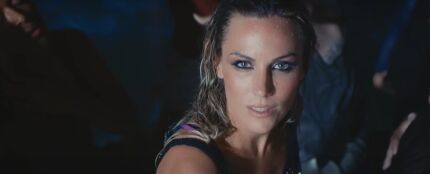 Edurne en el videoclip de 'M&iacute;rame', su nueva canci&oacute;n