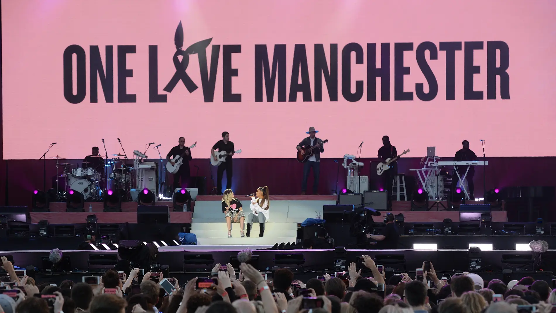 Ariana Grande y Miley Cyrus en el concierto benéfico Ariana Grande y Miley Cyrus en el concierto benéfico