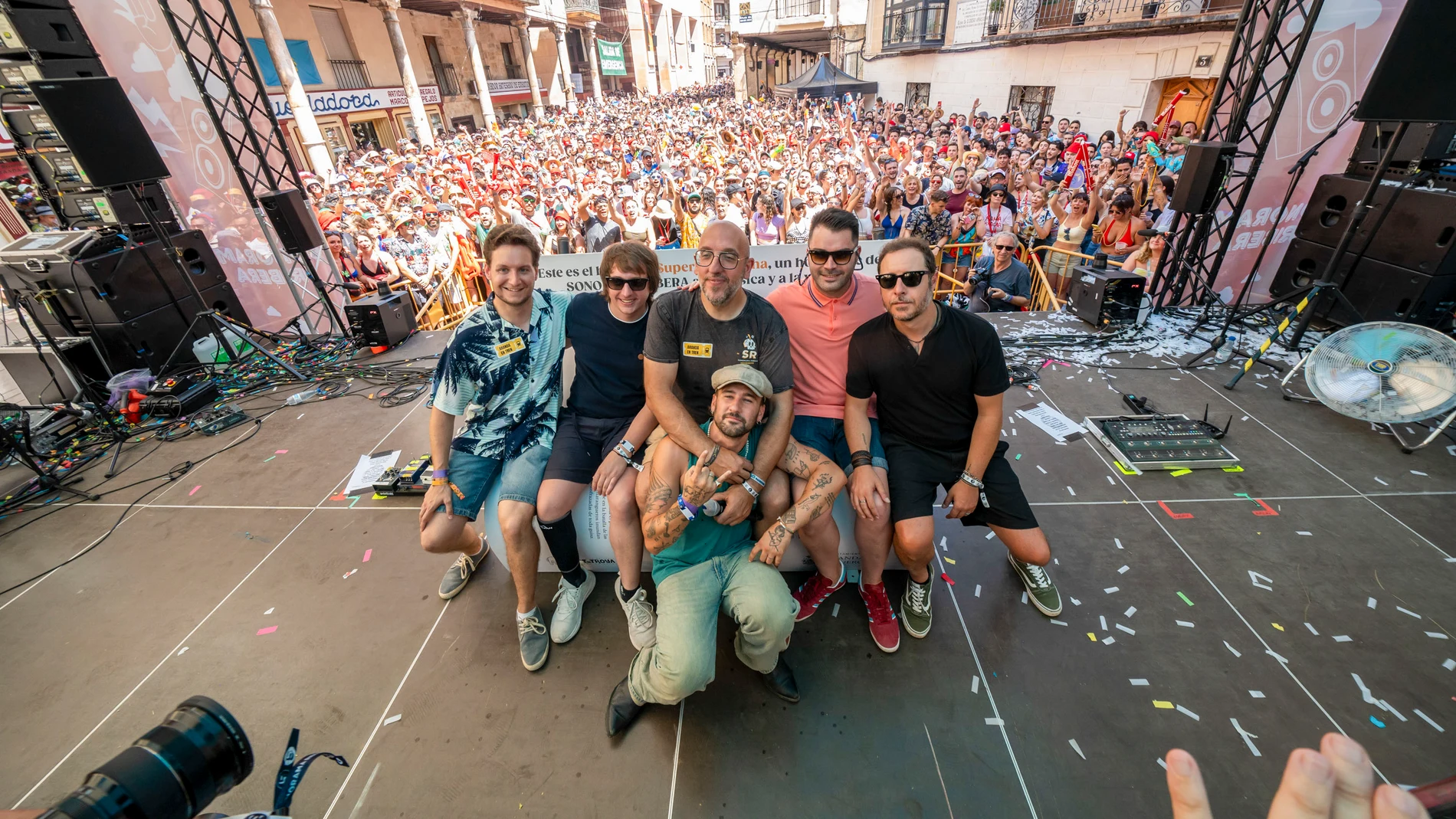 La banda jienense Supersubmarina, a la que un grave accidente de tráfico ha apartado desde hace años de los escenarios, reaparece este viernes en el festival Sonorama en Aranda de Duero (Burgos) La banda jienense Supersubmarina, a la que un grave accidente de tráfico ha apartado desde hace años de los escenarios, reaparece este viernes en el festival Sonorama en Aranda de Duero (Burgos)