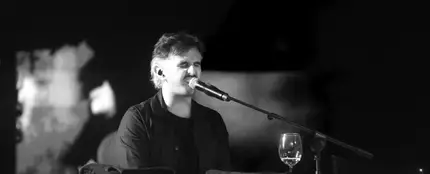 Fotograma del videoclip de 'Antes de los 30', de Morat Fotograma del videoclip de 'Antes de los 30', de Morat