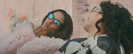 Rosalía y Lisa en el adelanto del videoclip de 'New Woman' Rosalía y Lisa en el adelanto del videoclip de 'New Woman'