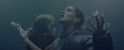 Billie Eilish y Rosalía en el videoclip de 'Lo vas a olvidar' Billie Eilish y Rosalía en el videoclip de 'Lo vas a olvidar'