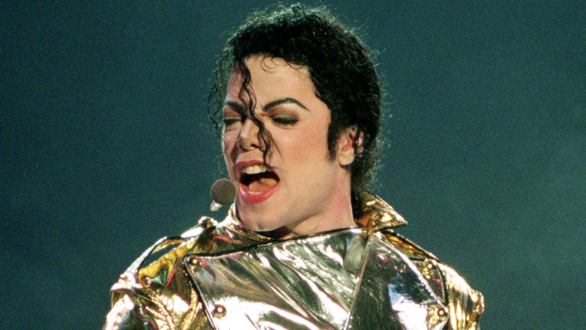 Michael Jackson durante una actuación en 1996 Michael Jackson durante una actuación en 1996