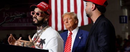 Anuel AA y Justin Quiles con Donald Trump