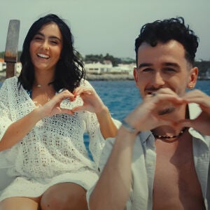 Chiara y The Tyets en el videoclip de &#39;Fa Dies&#39;