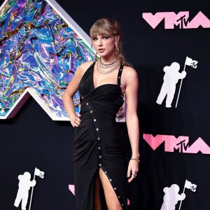 Taylor Swift en la alfombra roja de los MTV VMAs 2023