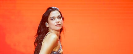 La cantante brit&aacute;nica Dua Lipa act&uacute;a en el festival de m&uacute;sica Lovestream en el Estadio Nacional de F&uacute;tbol de Bratislava. 