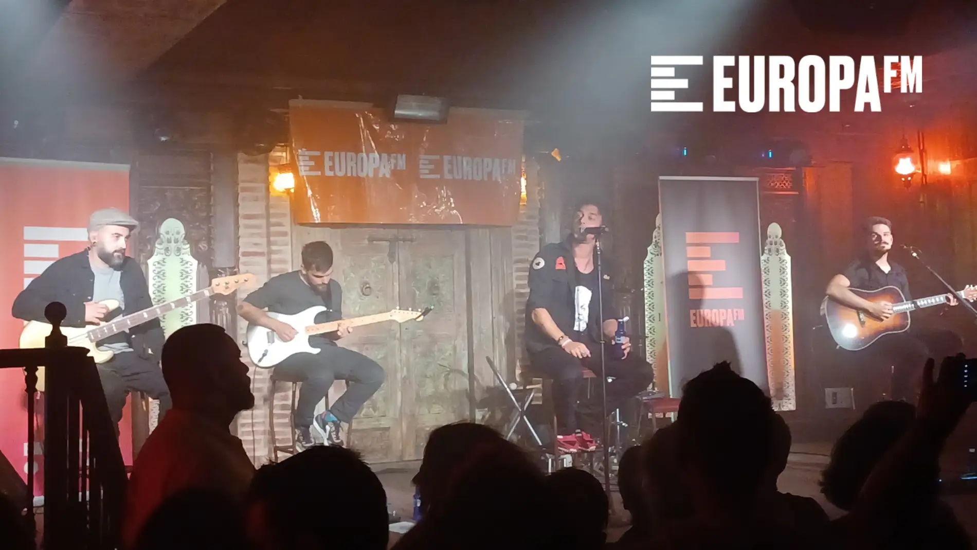 Shinova en showcase de Europa FM Shinova en showcase de Europa FM