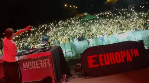 Roger Freedom en la Fiesta Mayor de Esplugues de Llobregat Roger Freedom en la Fiesta Mayor de Esplugues de Llobregat