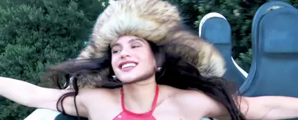 Rosalía en el vídeo de Omega Rosalía en el vídeo de Omega