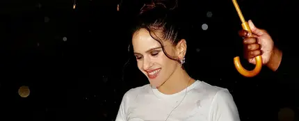 Rosalía en su fietsa de cumpleaños en París Rosalía en su fietsa de cumpleaños en París