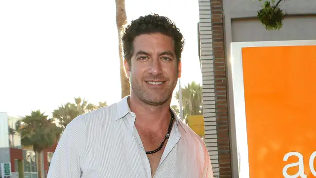 Muere apuñalado el actor y presentador Eduardo Xol, de 'Extreme Makeover: Home Edition'