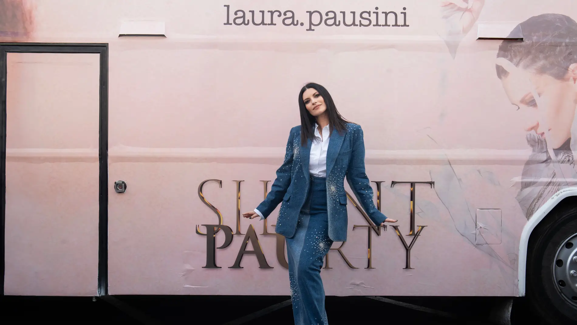 Laura Pausini en el autobús de 'Chao' Laura Pausini en el autobús de 'Chao'