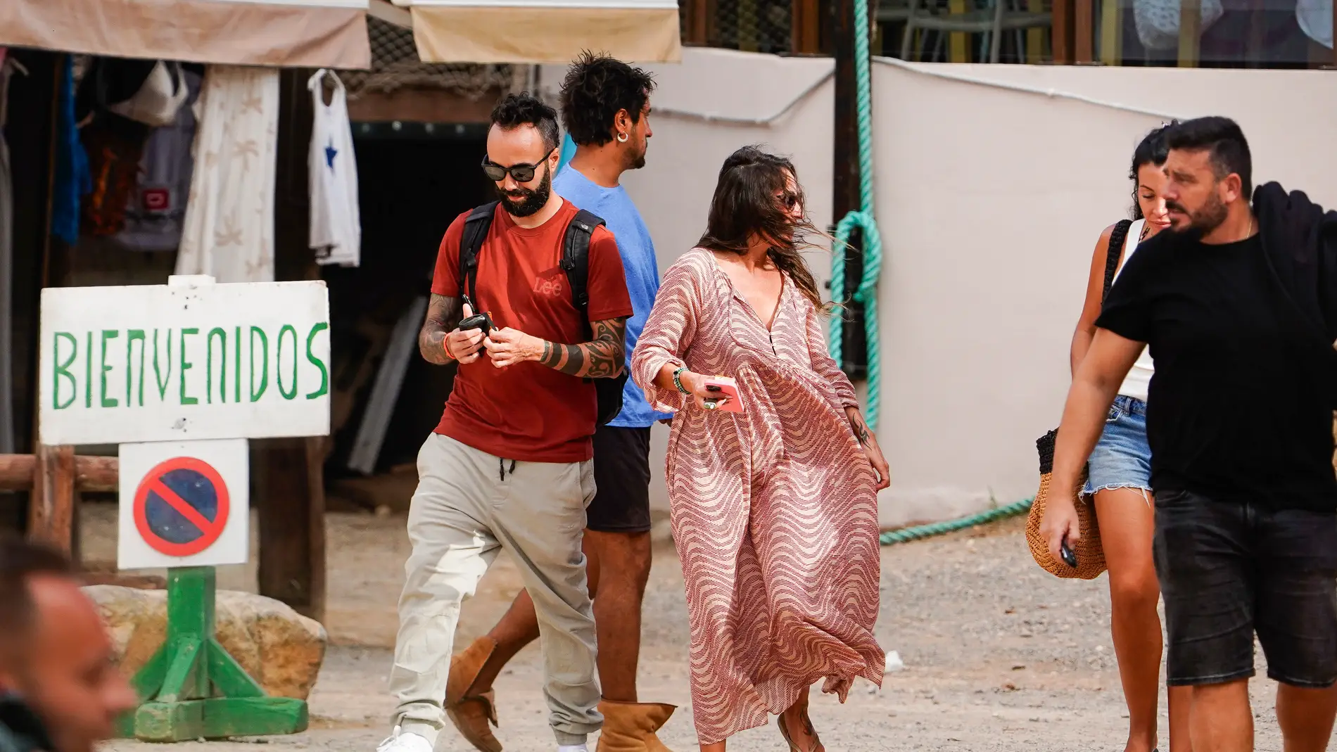 Malú en Ibiza con Ángel Fernández 'El Turco' y otros amigos Malú en Ibiza con Ángel Fernández 'El Turco' y otros amigos