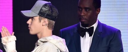 Justin Bieber y Puff Daddy en los Premios American Music de 2015