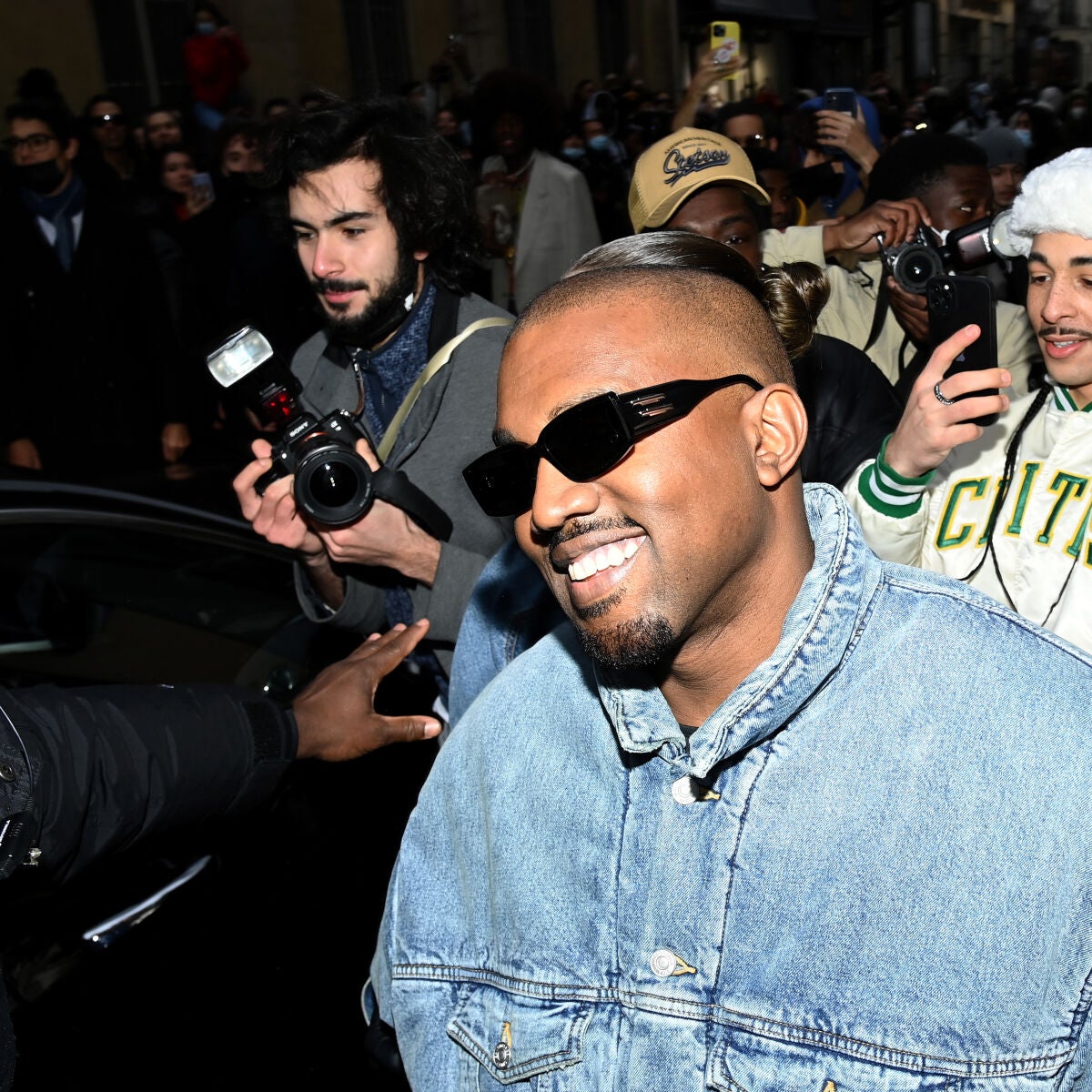 Ye Kanye West Anuncia Un Por Sorpresa Nuevo Lbum En Solitario