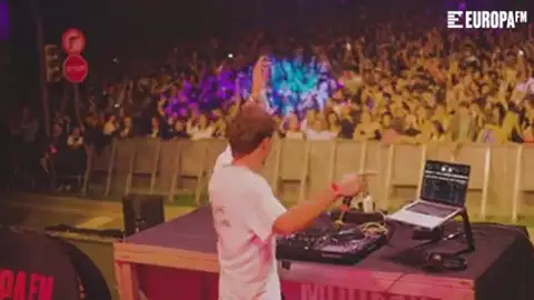 Roger Freedom pone a saltar a todo el público de Esplugues de Llobregat Roger Freedom pone a saltar a todo el público de Esplugues de Llobregat