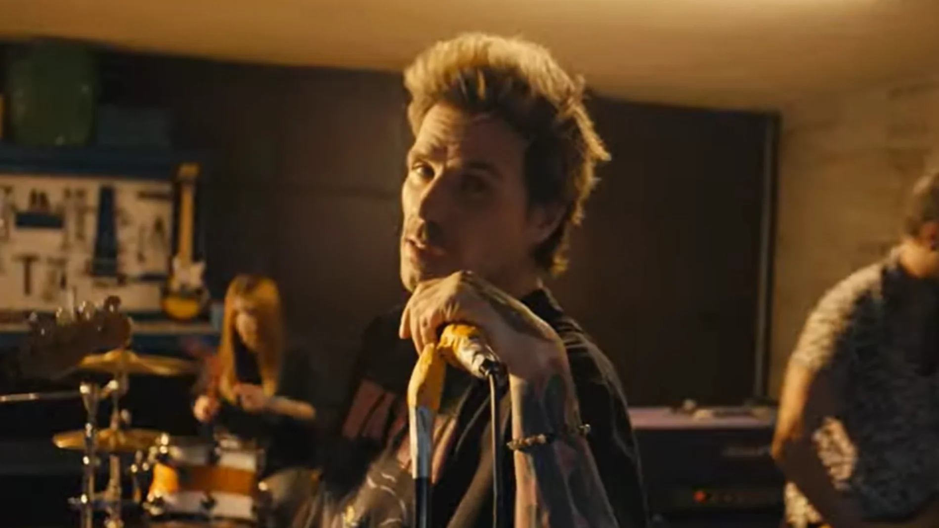 Dani Martín le canta a disfrutar de todo lo que te rodea en 'El Último Día de Nuestras Vidas' Dani Martín le canta a disfrutar de todo lo que te rodea en 'El Último Día de Nuestras Vidas'