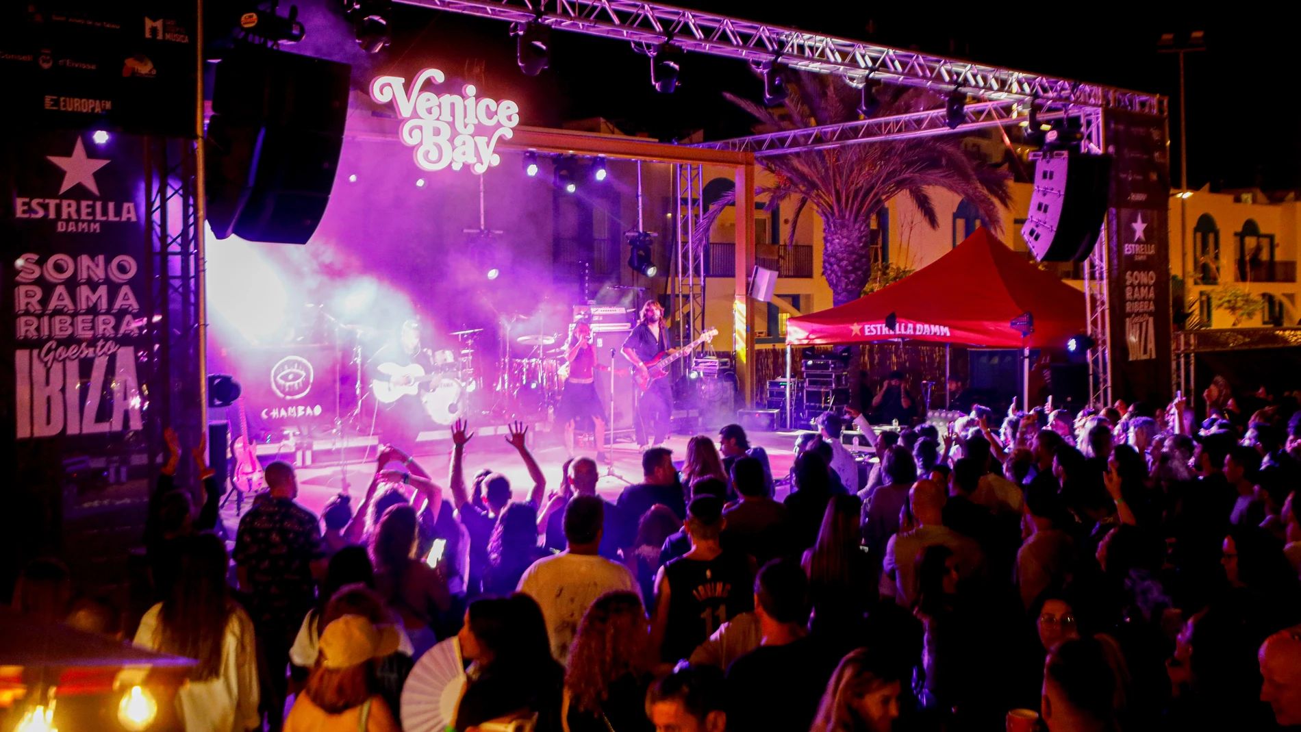 El público de Sonorama Ribera Ibiza disfrutando de Chambao El público de Sonorama Ribera Ibiza disfrutando de Chambao