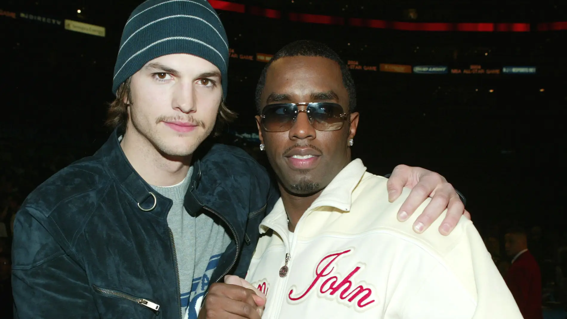 Ashton Kutcher con Sean Combs (Puff Daddy) en 2004 Ashton Kutcher con Sean Combs (Puff Daddy) en 2004